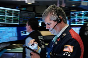 Giới đầu tư gia tăng áp lực bán cổ phiếu